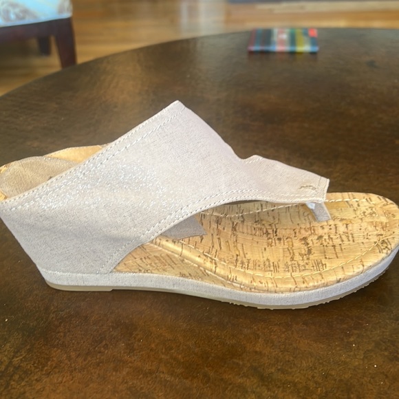 Donald plainer distressed metallic mushroom colored wedge heel sandal. - Picture 4 of 10